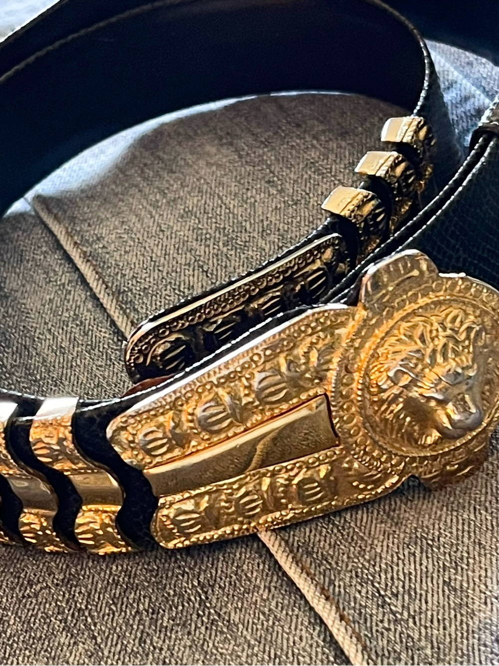 Vintage Judith Leiber Black Belt with Ornate Gold Lion Head Buckle - Picture 5 of 8